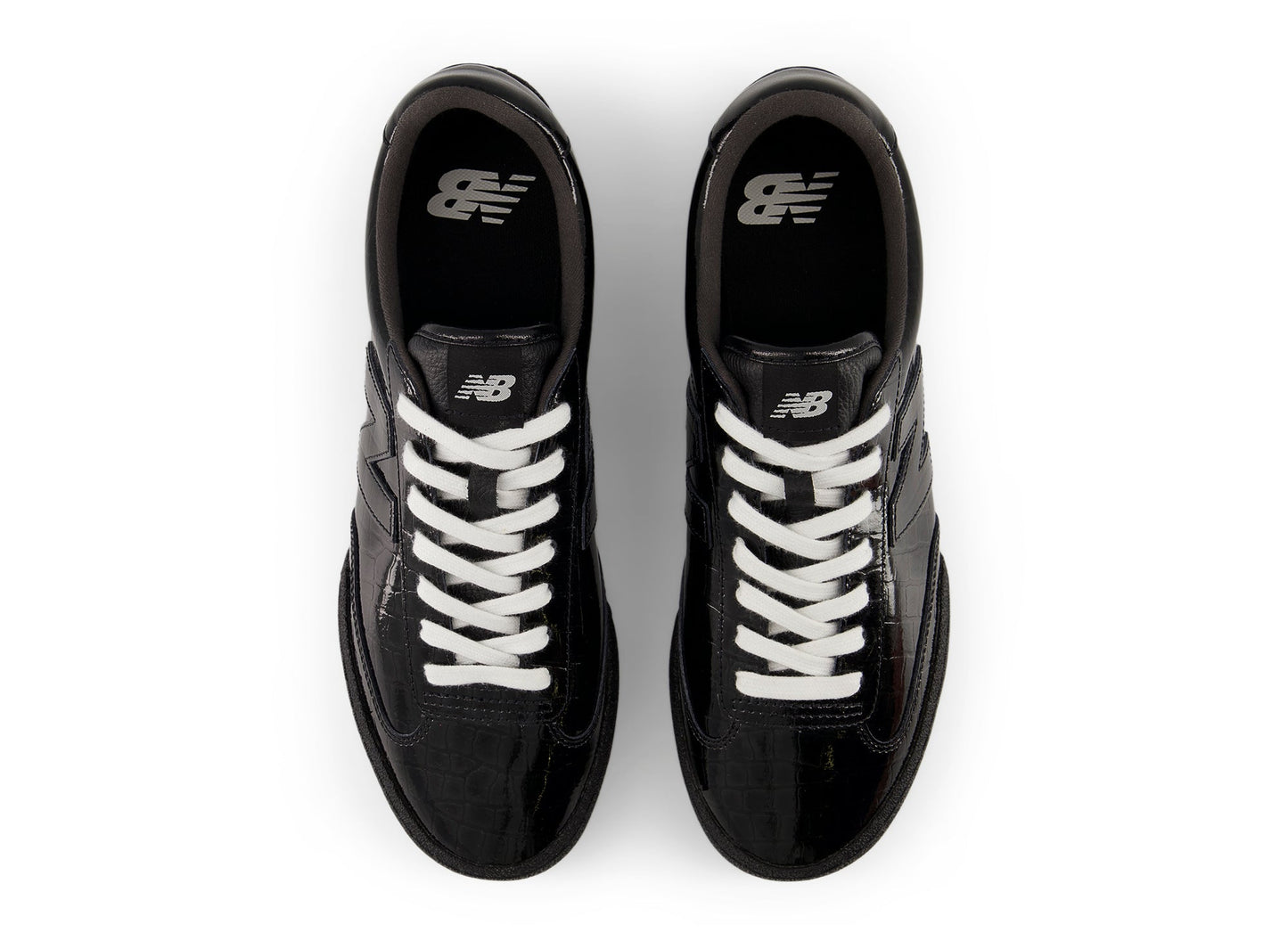 New Balance UGTR2SV in Black